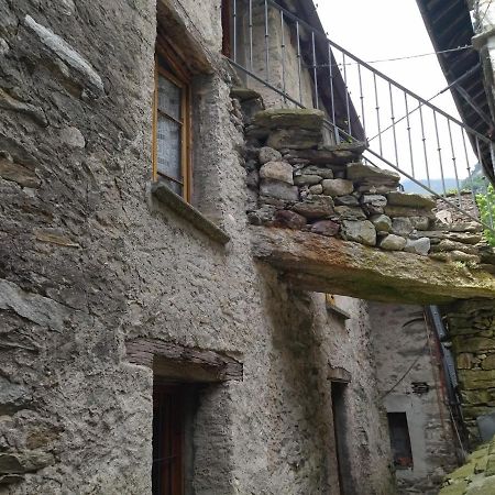 Il Fiume Di Fianco. Appartamento Alta Valsesia Mollia エクステリア 写真